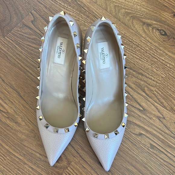 Valentino Garavani Rockstud Leather Pump - Picture 3 of 6